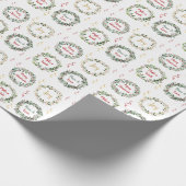 Groen Blad Rode Berry Kerstmis Monogram Cadeaupapier (Hoek)