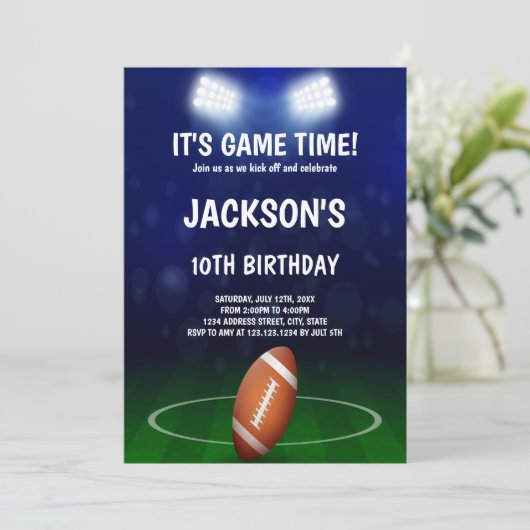 Groen & Blauw Football Verjaardagsuitnodiging Kaart (Staand voorkant)