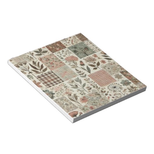 Groen Blush Roze Patchwork Bloemen Gewatteerd Ontw Notitieblok (Schuin)