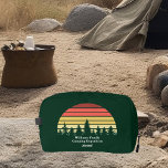 Groen Bos Zonsondergang Camping Trip  Toilettasje<br><div class="desc">Cool wandeldopp kit met een groene bos zonsondergang voor de hele groep op een natuur uitje of camping reis. Deze custom toilettas cadeau heeft een prachtige horizon met bomen voor een wandelaar of camper.</div>
