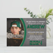 Groen & Brons Chalkboard Afstuderen Aankondiging (Staand voorkant)