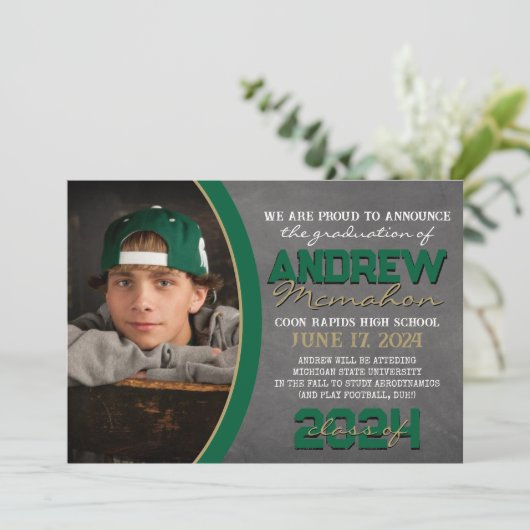 Groen & Brons Chalkboard Afstuderen Aankondiging (Staand voorkant)