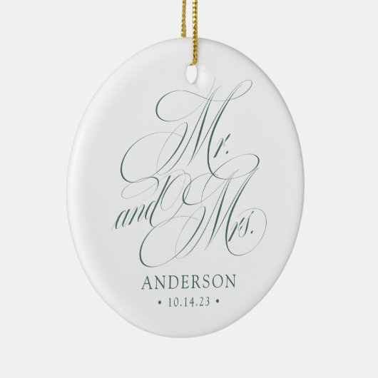 Groen Elegant Script Pas getrouwd Kerst Keramisch Ornament (Rechts)