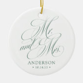 Groen Elegant Script Pas getrouwd Kerst Keramisch Ornament (Voorkant)