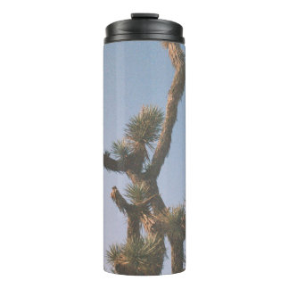 GROEN EN BROEIEN ONDER BLUE SKY THERMOSBEKER