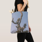 GROEN EN BROEIEN ONDER BLUE SKY TOTE BAG (Dichtbij)