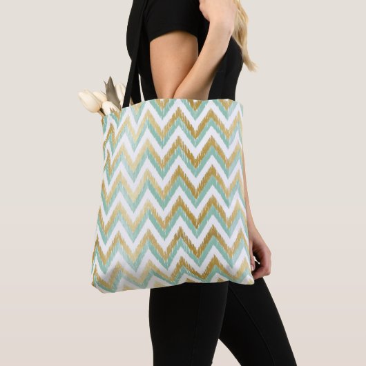 Groen en Faux Gold Folie Chevron Ikat Patroon Tote Bag (Dichtbij)