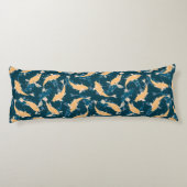 Groen en geel herhalen motief | Koi vispatroon Lichaamskussen (Achterkant)