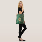 Groen en Gold  decoratief patroon en monogram Tote Bag (Op model)