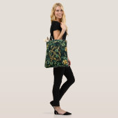 GROEN EN GOUD IERSE KELTISCHE KNOOPPATRONEN TOTE BAG (Op model)
