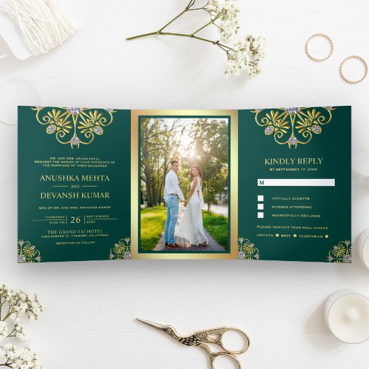 Groen en Goud Traditionele Mandala Indiase bruilof Drieluik Uitnodiging