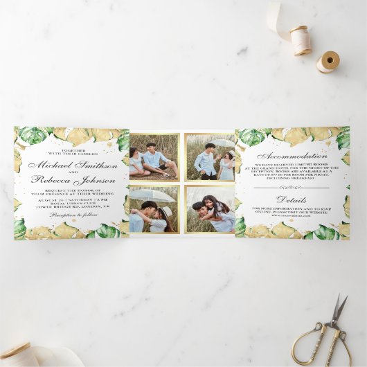 Groen en goudmonstera Palm Foto Collage Wedding Drieluik Uitnodiging (Binnen)