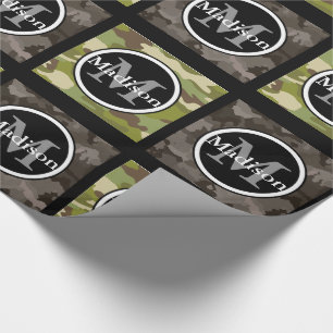 Groen en grijs Camouflage met naam en monogram Cadeaupapier