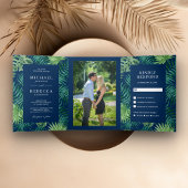 Groen en marineblauw palm vertrekt tropisch huweli drieluik uitnodiging