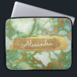 Groen en marmer met goudfolie en glitter laptop sleeve<br><div class="desc">Groen en Marmer met Goudfolie en Glitter Elegant Monogram Naam Hoesje. Dit hoesje kan worden aangepast om uw voornaam op te nemen.</div>