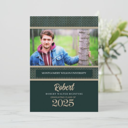 Groen en Taupe Afstuderen Class 2025 Foto Kaart (Staand voorkant)