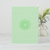 Groen en wit Chevron Monogram Huwelijk Kaart (Staand voorkant)