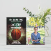 Groen en Wit Cloud Basketbal Verjaardag Kaart (Staand voorkant)