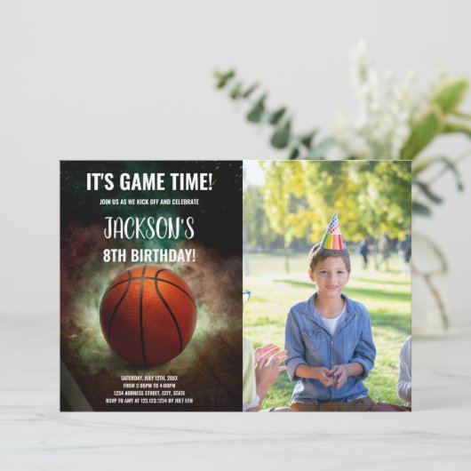 Groen en Wit Cloud Basketbal Verjaardag Kaart (Staand voorkant)