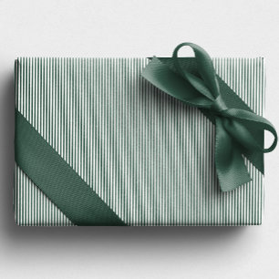 Groen en wit eenvoudige gestreepte kerstvakantie cadeaupapier