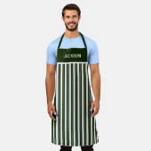 Groen en wit gestreept schort (Gedragen)
