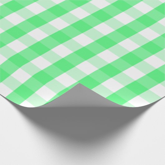 Groen en wit gingham-geleidepapier met groot licht cadeaupapier (Hoek)