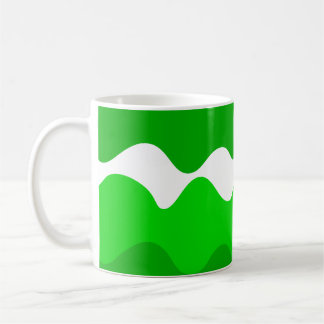 Groen en wit horizontaal golvenpatroon koffiemok