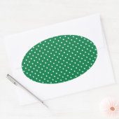 Groen en witte polka stippen ovale sticker (Envelop)