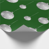 Groen en Zilver Kerst Ornament Patroon Cadeaupapier (Hoek)
