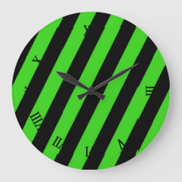 Groen en zwart diagonaal strepenpatroon grote klok