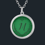 Groen en Zwart Heart Gothic Wedding Elegant Zilver Vergulden Ketting<br><div class="desc">Ons prachtige groene en zwarte gothische hartontwerp is perfect voor uw elegante bruiloft of gebeurtenis! Ideaal voor een herfst- of lenteverbruidegebeurtenis.</div>