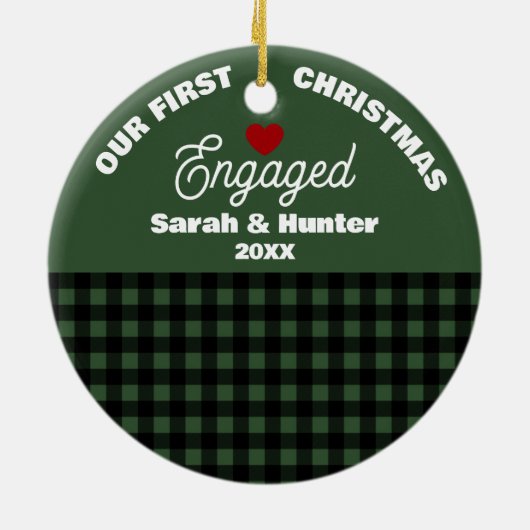 Groen en zwart speelden onze eerste kerst verloofd keramisch ornament (Achterkant)