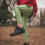Groen enkelvoudig gestreept patroon leggings<br><div class="desc">Stap in de vakantiegeest met deze groen gestreepte patroon leggings, ontworpen met een leuke grillige design en een klassieke feestelijke stijl! Met stijlvolle strepen in een schone basis minimale look, deze vrouwen schattige kleding essentials zijn perfect voor elk seizoen. Of je nu loungen, het raken van de sportschool, of gaan...</div>