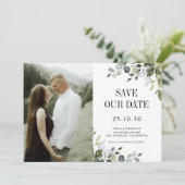 Groen Eucalyptus Emerald Rustieke Trouwfoto Save The Date (Staand voorkant)