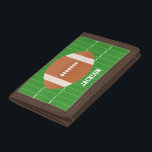 Groen Football Sport Thema Drievoud Portemonnee<br><div class="desc">Pas dit coole spel sport-themed ontwerp met een naam of een douanebericht aan.</div>