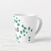Groen gebladerte groen monogram latte mok (Rechterhoek)