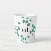 Groen gebladerte groen monogram latte mok (Voorkant)
