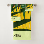 Groen Geel Crème Abstract Geometrisch blad Bad Handdoek (Insitu)