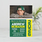 Groen & geel Modern Afstuderen Fotouitnodiging Kaart (Staand voorkant)