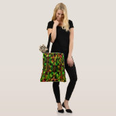 Groen, geel tot rood met veren. tote bag (Op model)
