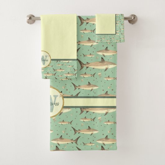Groen & Geel Waterverf Monogram Shark Life Zee Bad Handdoek (Insitu)