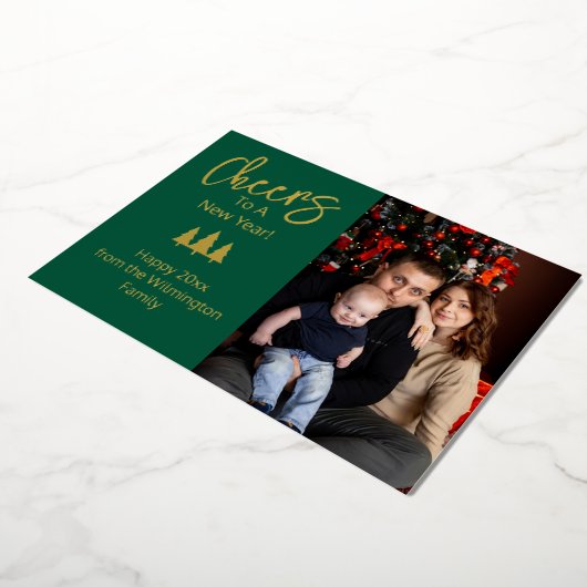 Groen gejuich voor een nieuwjaarsfamiliefoto folie feestdagenkaart (Gedraaid)