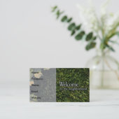 Groen gelanceerd onroerend goed in nabuurschap visitekaartje (Staand voorkant)