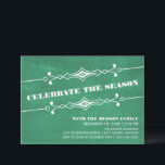 Groen gelanteerde Chalkboard Holiday Party nodigt  Kaart<br><div class="desc">Elegant en stijlvol gekanoneerd Chalkboard Holiday Party Uitnodiging in donkergroen met een kunstdecogrens en een trendy chalkboard uiterlijk achtergrond. Deze uitnodiging is perfect om vrienden uit te nodigen voor je vakantiebassin! Eenvoudig aan te passen,  voeg eenvoudig uw partijdetails op de verstrekte tekstgebieden toe. Klik op 'Aanpassen' voor meer verpersoonlijkingsopties.</div>