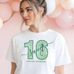 Groen glitter Script Sweet 16 Birthday Tri-Blend Shirt<br><div class="desc">Vier een speciale Sweet 16 met dit elegante groene glitterscript verjaardagstripblend-shirt. Met een gedurfd glitter "16"-ontwerp met een aanpasbare naam in een stijlvol script, is dit shirt de perfecte mix van chique en comfortabel. Ideaal voor verjaardagsvieringen of als aandenken, de zachte tri-blend stof zorgt ervoor dat het zo gezellig als...</div>