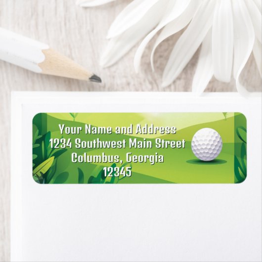 Groen golfgras en golfbal etiket (Insitu)