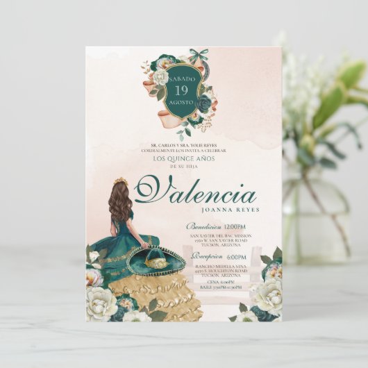 Groen Goud Bloemen Crest Elegant Charra Quinceaner Kaart (Staand voorkant)