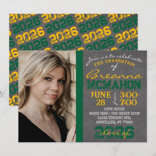 Groen & Goud Krijtbord Afstuderen Foto Uitnodiging (Voorkant / Achterkant)