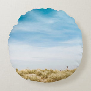 Groen grasveld onder blauwe rog rond kussen