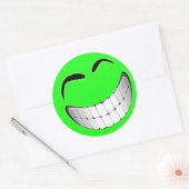 Groen groot grijns gezicht ronde sticker (Envelop)